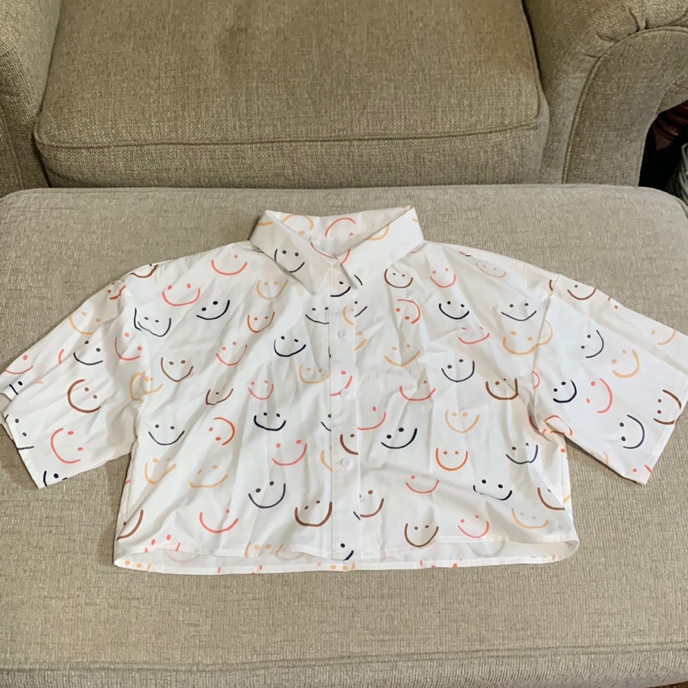 ☀️ 3 for $30 Cropped Smiley Top